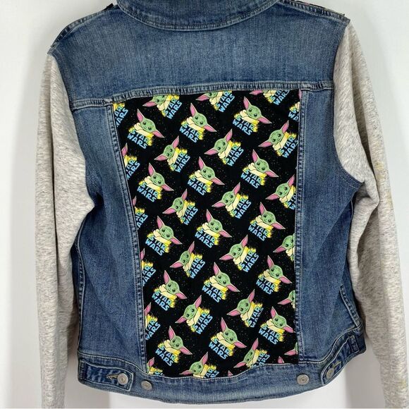 Levi’s Women’s Jean Jacket Customized Disney Star Wars Patched size M - Picture 9 of 9